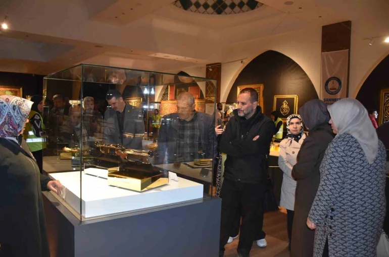 Gaziantep’te kutsal emanetler sergisi ziyaretçi akınına uğradı