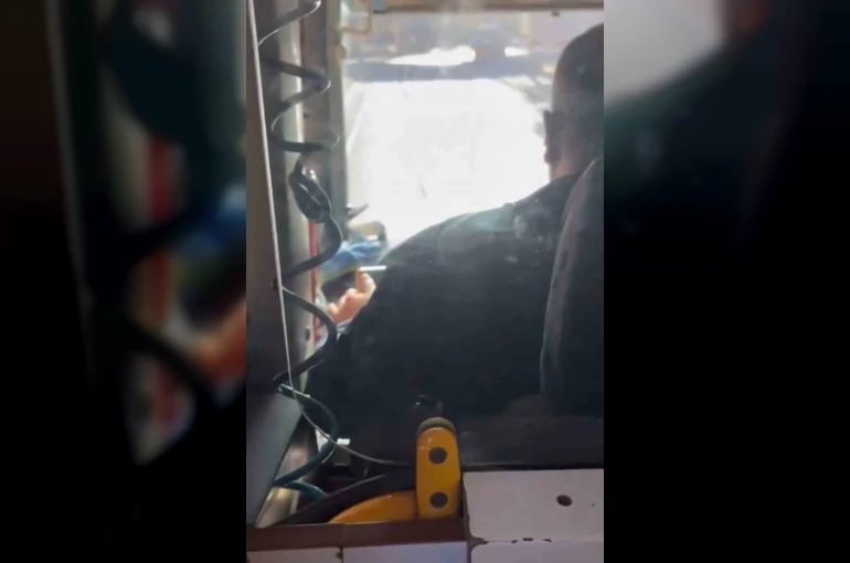 Gaziantep’te otobüs şoförü direksiyon başında video izlerken görüntülendi