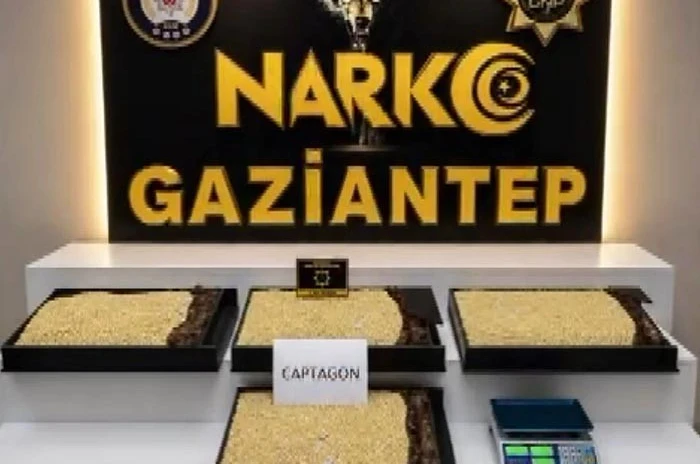 Gaziantep’te sanayi tipi mutfak araçlarına gizlenmiş 400 bin Captagon hap ele geçirildi