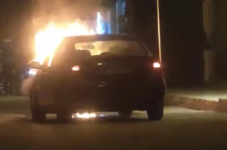 Gaziantep’te seyir halindeki otomobil alev aldı