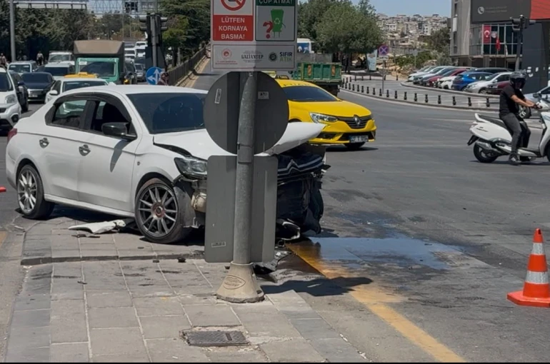 Gaziantep’te zincirleme kaza: 3 araç hasar gördü
