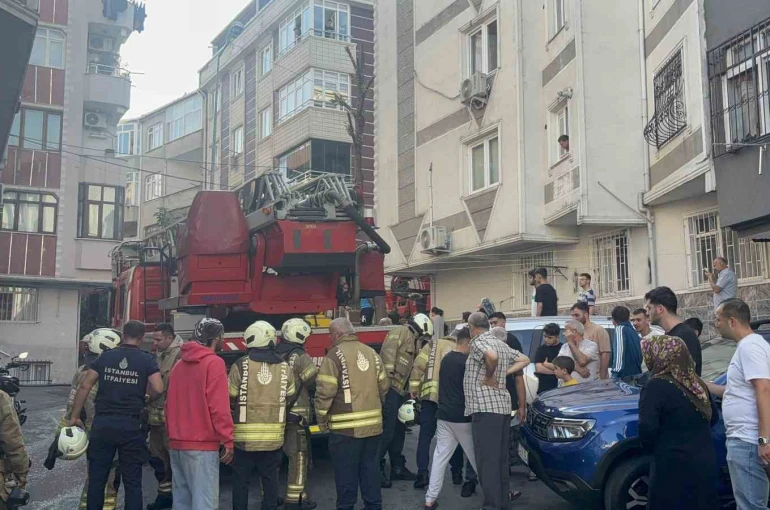 Gaziosmanpaşa’da 4 katlı binada korkutan yangın