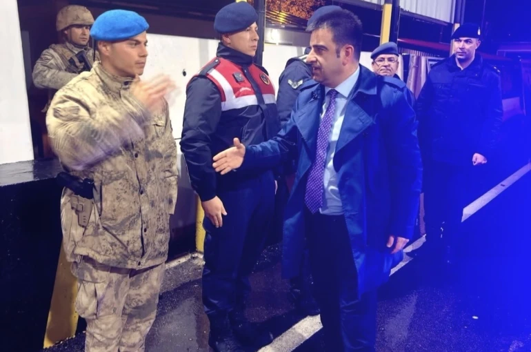 Gazipaşa Kaymakamı yılbaşı gecesinde görevli ekipleri yalnız bırakmadı