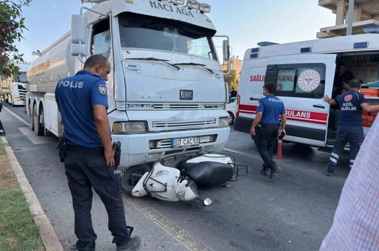 Gazipaşa’da tanker ile motosiklet çarpıştı: Anne ve 2 çocuğu yaralandı