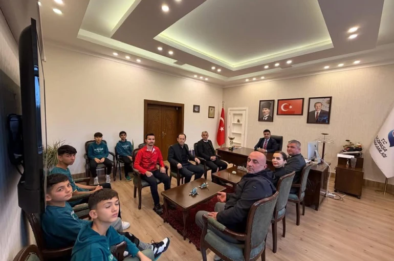 Gazipaşa’yı temsil eden badminton takımı Antalya şampiyonu oldu