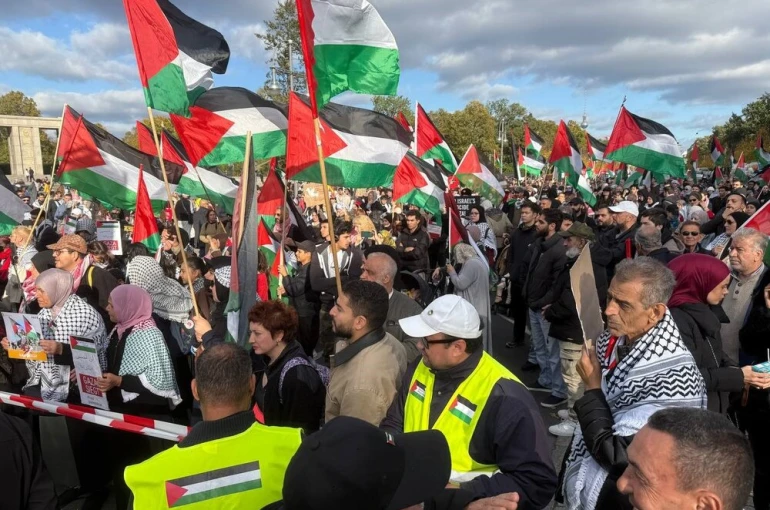 Gazze’de ateşkes sonrası Berlin’de 16 bin kişi Filistin’e destek gösterisinde buluştu 