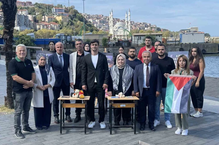 Gazzeli çocuklar için boş sıralar etkinliği yapıldı