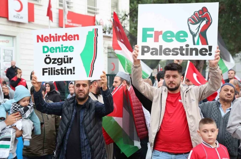 Gebze’de binlerce kişi Gazze için yürüdü