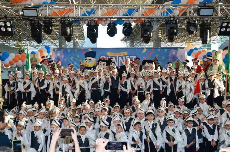 Gebze’deki sünnet şöleninde çocuklar doyasıya eğlendi