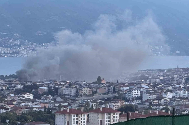 Gecekonduda çıkan yangın mahalleliyi sokağa döktü: Kundaklama şüphesi araştırılıyor 