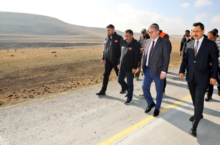 Geçit köyü beton yola kavuştu