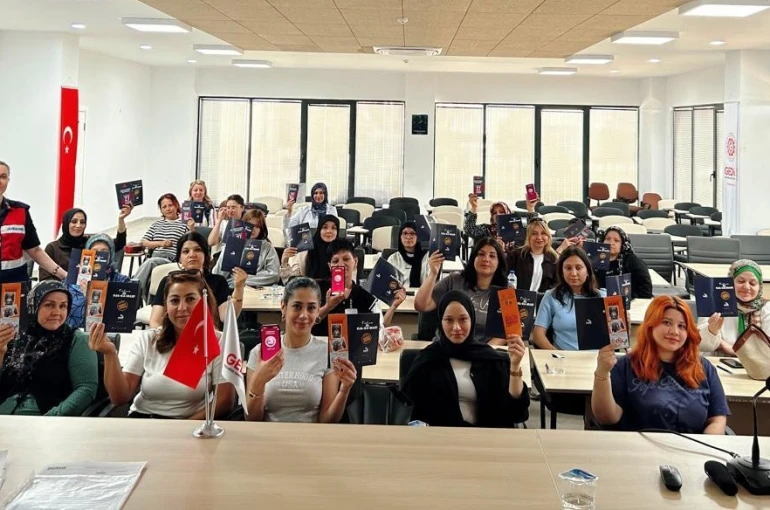 Gediz OSB’de çalışan kadınlara KADES eğitimi
