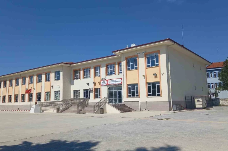 Gediz Yunus Emre MTAL bünyesinde ortaokul bölümü açıldı 