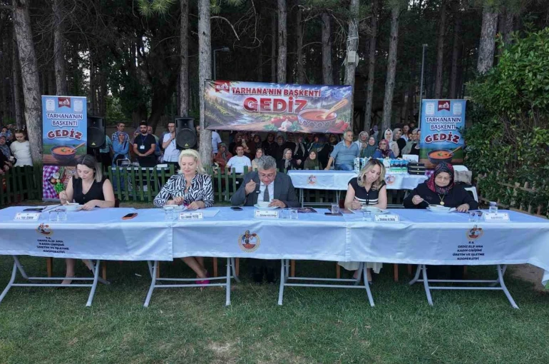 Gediz’de tarhana yarışmasında gelenek ve lezzet yarıştı