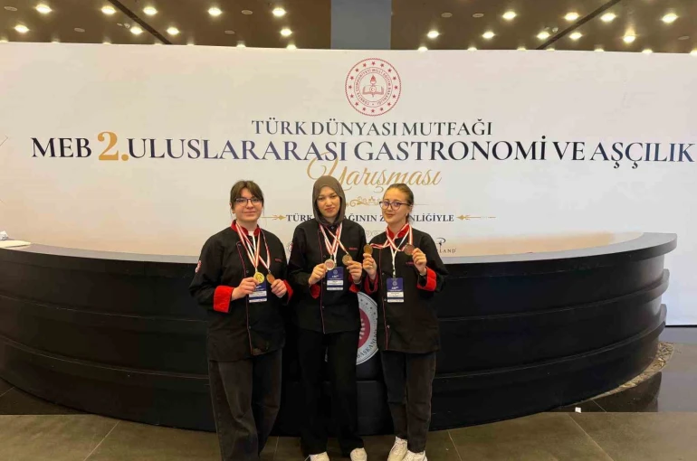 Gediz’in altın kızları 2 yıldır katıldığı her yarışmadan dereceyle döndüler
