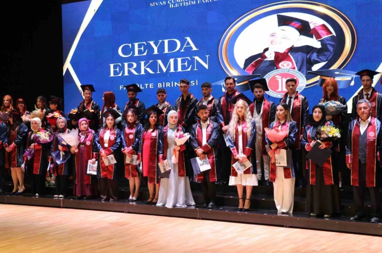 Geleceğin iletişimcileri mezuniyet heyecanı yaşadı