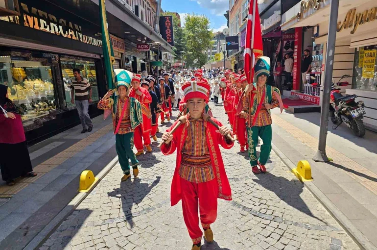 Geleneksel şölende 104 çocuk erkekliğe ilk adımını attı