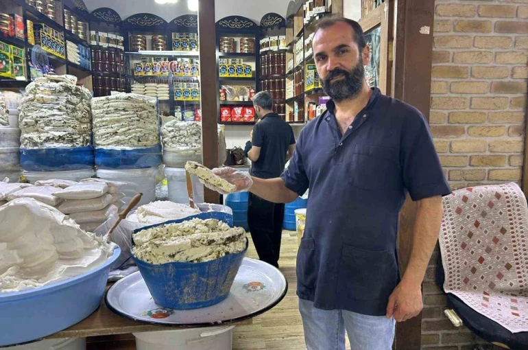 Geleneksel Van lezzeti: Kışlık küp otlu peyniri tezgâhlardaki yerini almaya başladı