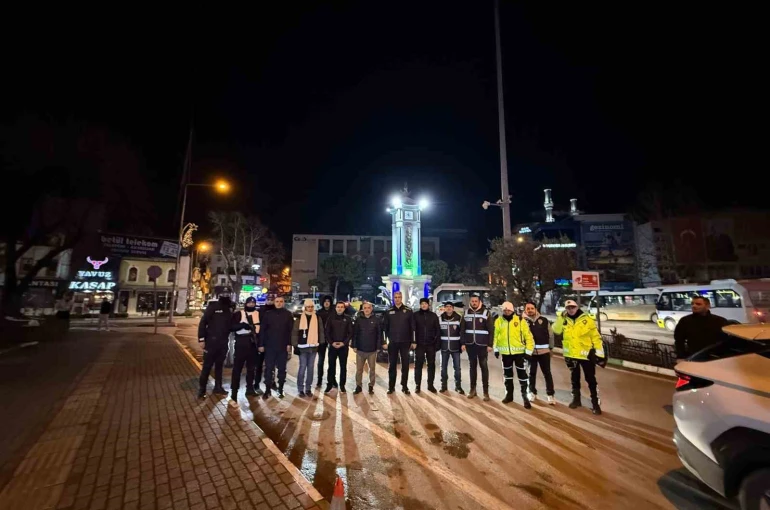 Gemlik’te protokol üyeleri yeni yıla sahada girdi