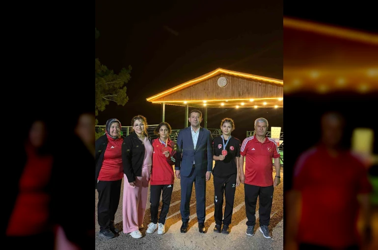 Genç güreşçiler Feke’nin gururu oldu