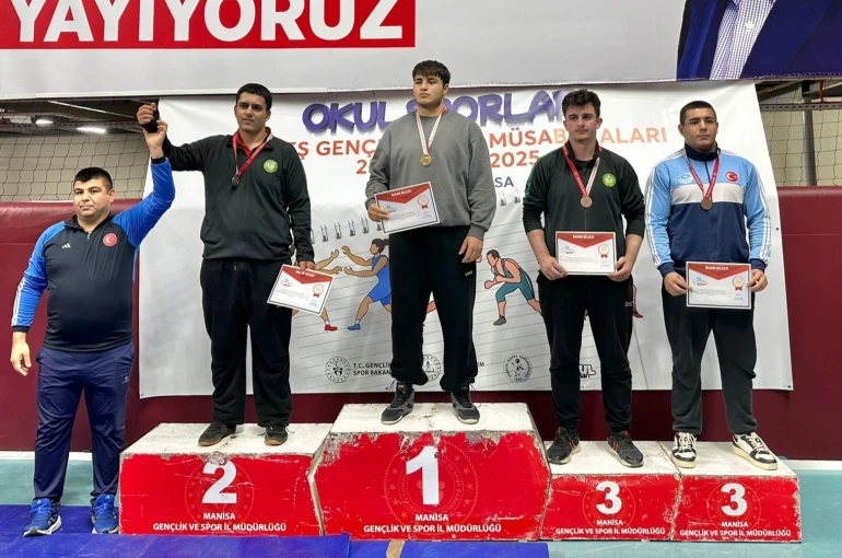 Genç güreşçiler Manisa’da mindere çıktı