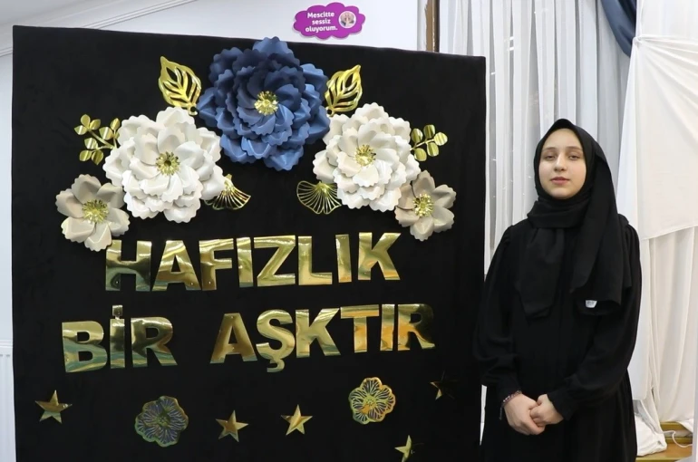 Genç hafızlar ve hadis şampiyonlarına umre ödülü