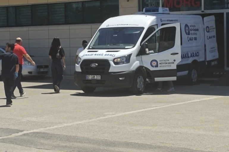 Genç kadını tabancayla vurarak öldürüp, ardından intihar etti