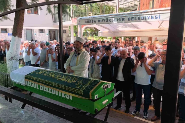 Genç uzman çavuş, gözyaşlarıyla son yolculuğuna uğurladı