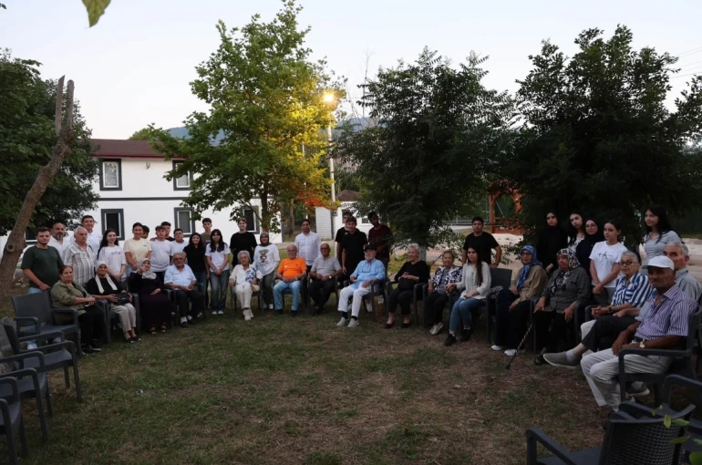 Gençler ile huzurevi sakinleri bir araya geldi