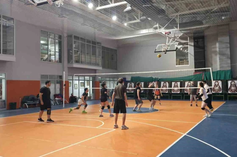 Gençler voleybol maçında buluştu