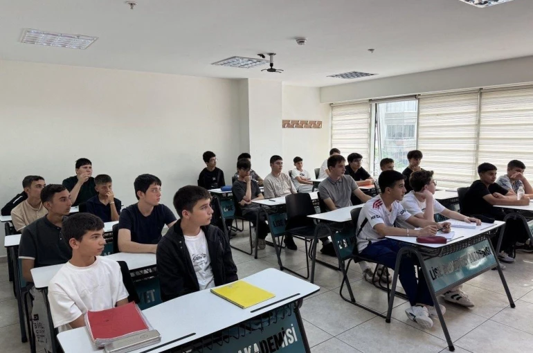Gençler, yazı “Lise Medeniyet Akademileri'nde” karşıladı