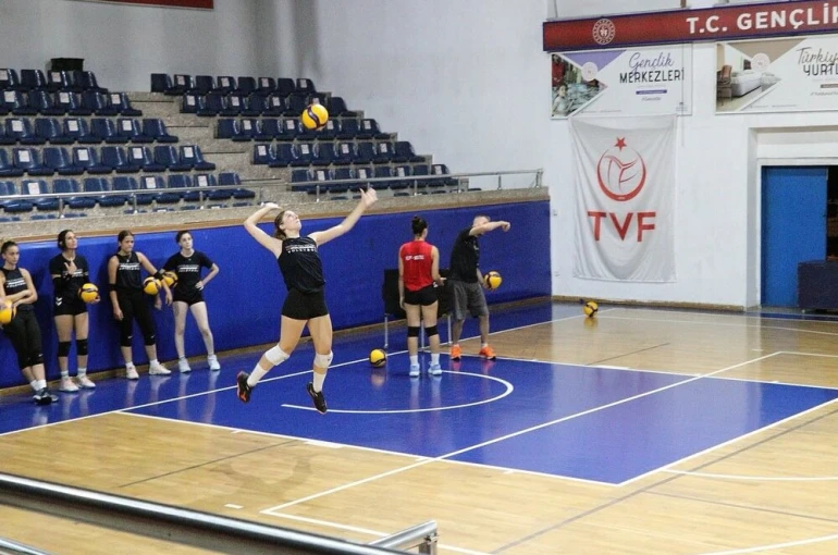 Gençlere örnek özverili sporcular 