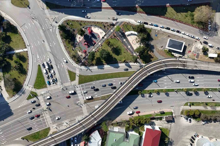 Gençlik Parkı yeni yüzüyle göz kamaştırıyor