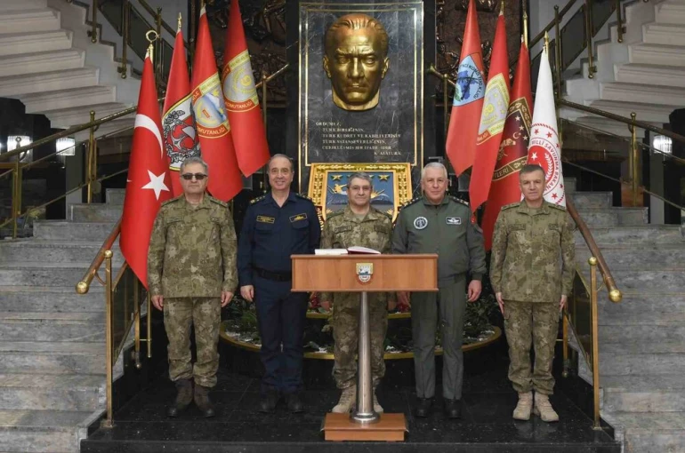 Genelkurmay Başkanı Bayraktaroğlu, 3’üncü Ordu Komutanlığını ziyaret etti