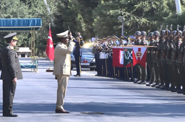 Genelkurmay Başkanı Bayraktaroğlu, Somali Federal Cumhuriyeti Genelkurmay Başkanı Mohamud ile görüştü