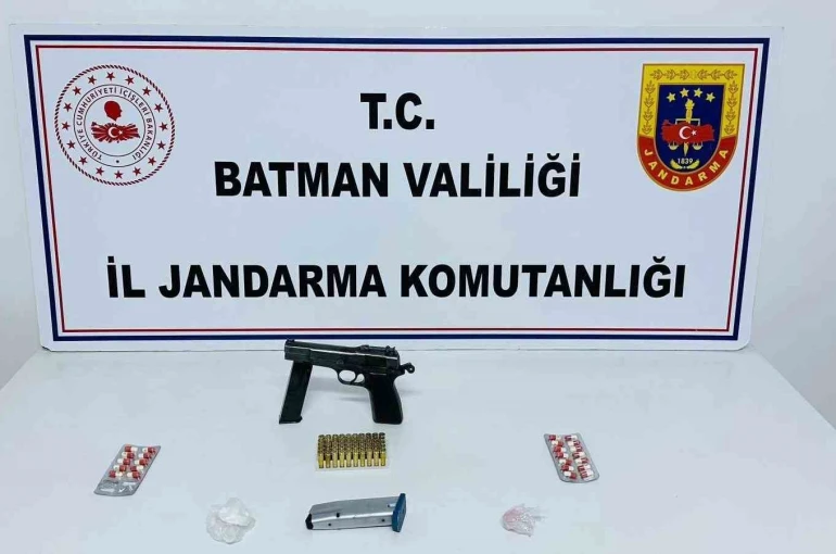 Gercüş ve Hasankeyf’te kaçakçılıkla mücadele: Silah ve kaçak malzeme ele geçirildi
