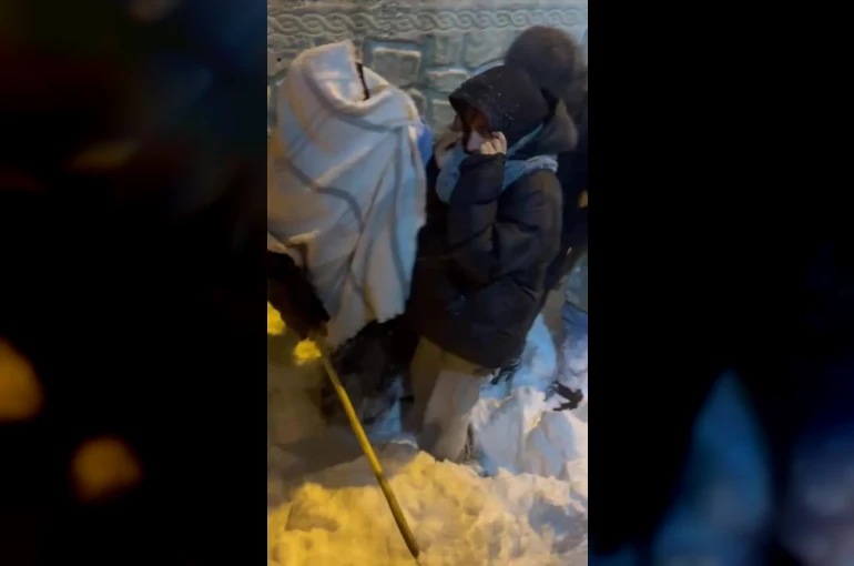 Gercüş’te araçlarıyla yolda mahsur kalan 10 işçi kurtarıldı
