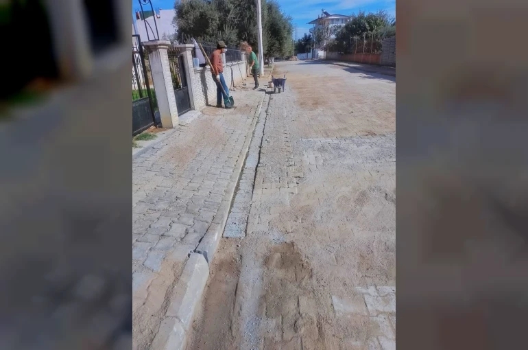 Germencik’te yol yenileme çalışmaları sürüyor 