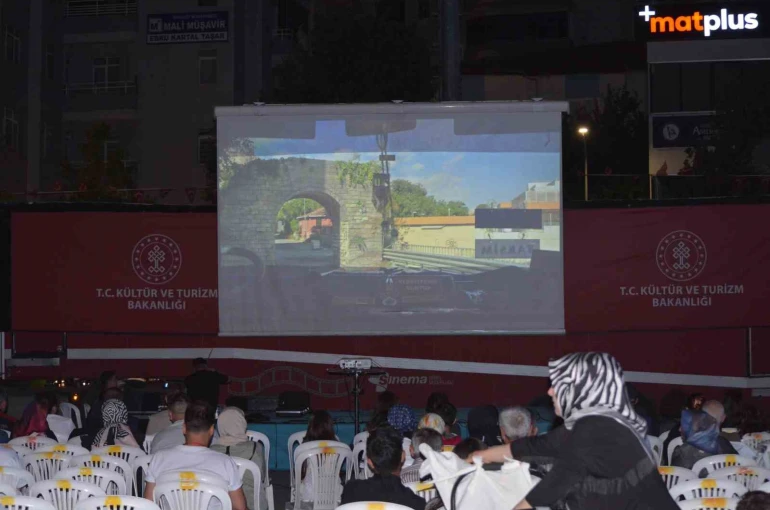 ’Gezen sinema’ tırı Çorum’da vatandaşlara nostalji yaşattı