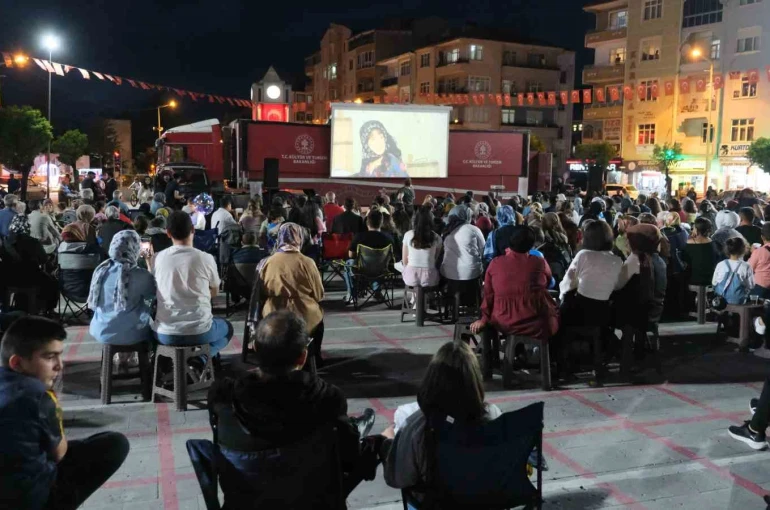 Gezen sinema tırı, Karamanlılarla buluştu