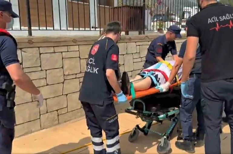 Gezi teknesinde yaralanan vatandaşa Sahil Güvenlikten tıbbi tahliye