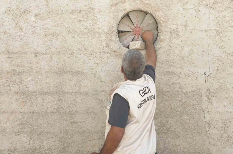 Gıda denetimine giden ekipler havalandırma deliğinden seslendi
