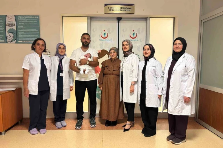 Giresun’da 440 gram doğan Buğlem bebek yaşama tutundu