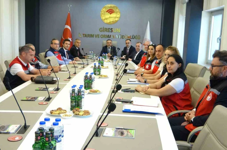 Giresun’da kahverengi kokarcaya karşı 130 bin samuray arısı doğaya salındı