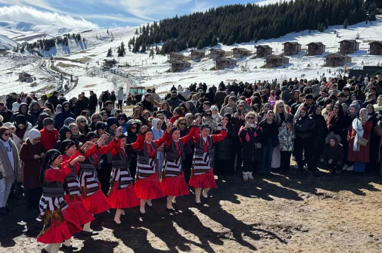 Giresun’da "Kar Festivali" renkli görüntülere sahne oldu