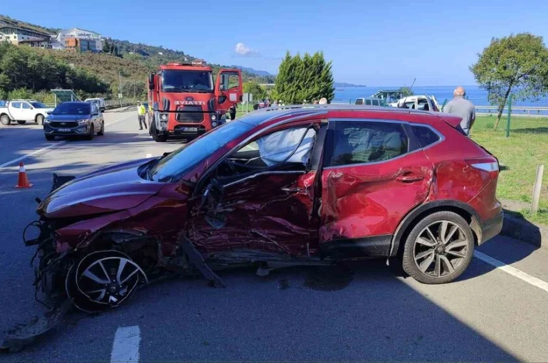 Giresun’da kavşakta kaza: 3 yaralı