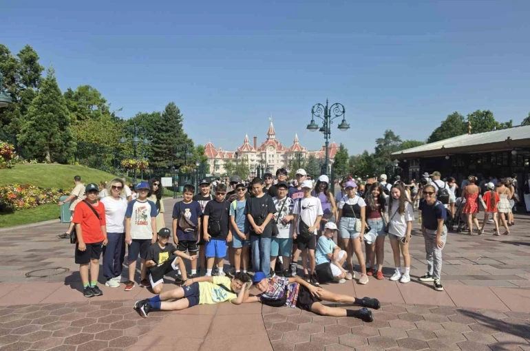 GKV’li öğrenciler Disneyland Paris’te