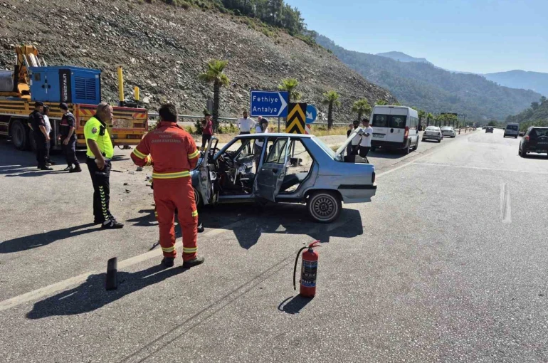 Göcek Tüneli çıkışında sıkışmalı trafik kazası