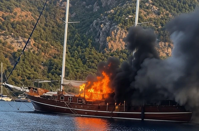 Göcek’te tekne yangını