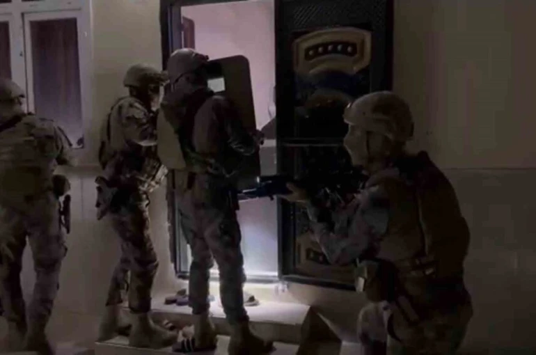 Göçmen kaçakçılarına şafak operasyonu: 10 tutuklama 